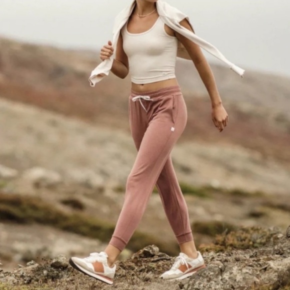 Vuori Pants - VUORI Performance Joggers Size Medium